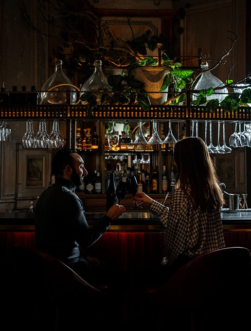 Couple on a blind date at the bar of Dans le Noir ? restaurant