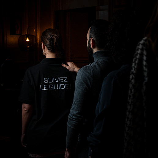 Authentic interaction with a guide at Dans le Noir ? restaurant